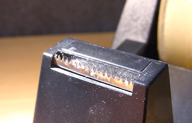 テープディスペンサーのギザ刃の修理