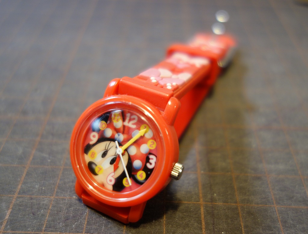 ディズニーランドで買ったミニーマウスの時計の電池交換
